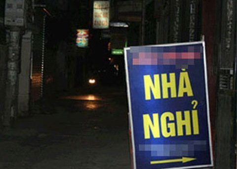 Cưỡng hiếp con chủ khách sạn trong khi đi hỏi vợ