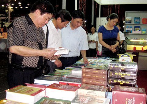 Vật giá leo thang, người ta vẫn chọn sách