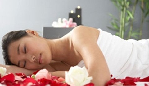 Cha vô tình giậm ngực khiến con gái tử vong