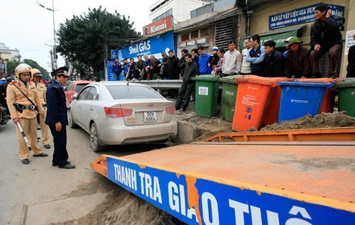 Hà Nội kiến nghị được tạm giữ biển ô tô vi phạm