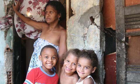 Nỗi khổ người nghèo Brazil trước mùa World Cup