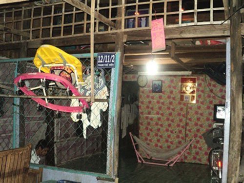 Bé 2 tuổi chết nghẹn khi ăn tại nhà giữ trẻ?