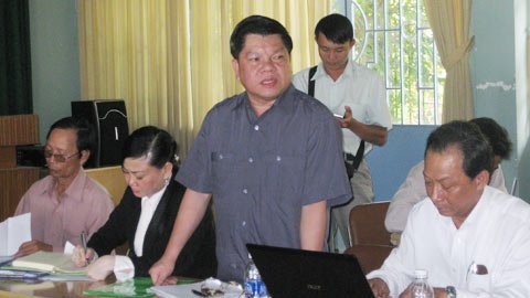 Chồng đại gia thủy sản quay quắt chống đỡ cho vợ