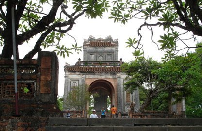 Kỳ thú phong thủy lăng tẩm Huế