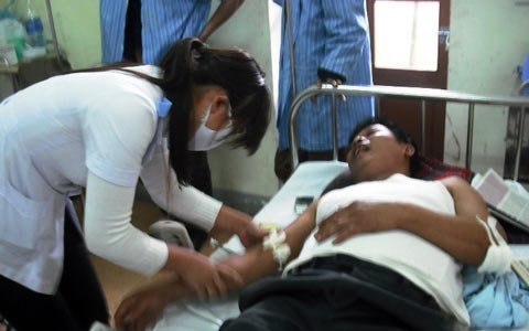 Bị mời lên trụ sở, chém công an bất tỉnh