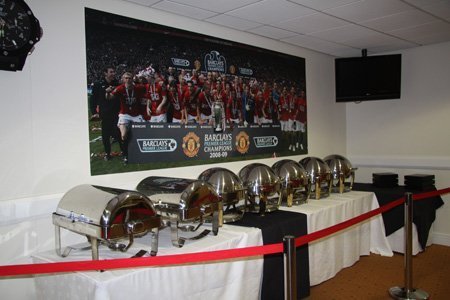 Kỳ 1: Sự giản dị bất ngờ ở Old Trafford