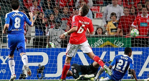 Chelsea đánh sập pháo đài Da Luz