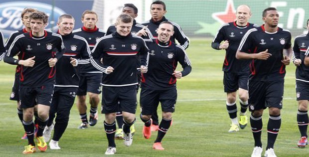Marseille - Bayern: Khách lấn chủ