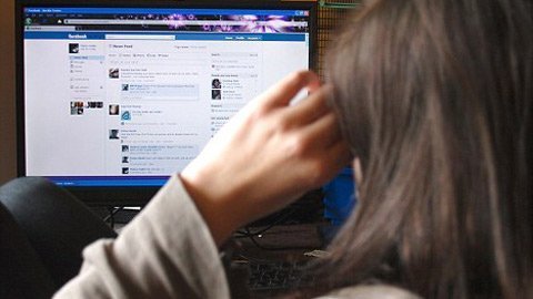 Tự tử vẫn chat trên Facebook
