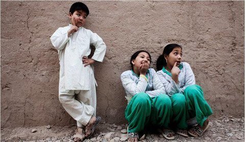 Những bé gái phải sống dưới lốt con trai ở Afghanistan