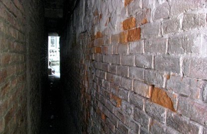 Nhà tiền tỷ, ngõ xe máy không chui lọt giữa Hà Nội