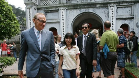 Ngoại trưởng Úc thăm Văn Miếu