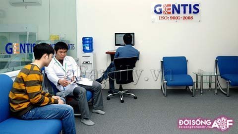 Ông già nuốt quả đắng nuôi hộ con 