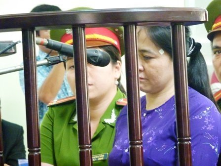 Ảnh phiên xử vợ nhà báo Hoàng Hùng