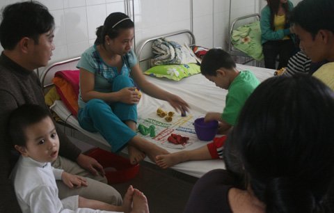 14 trẻ tử vong do bệnh tay chân miệng