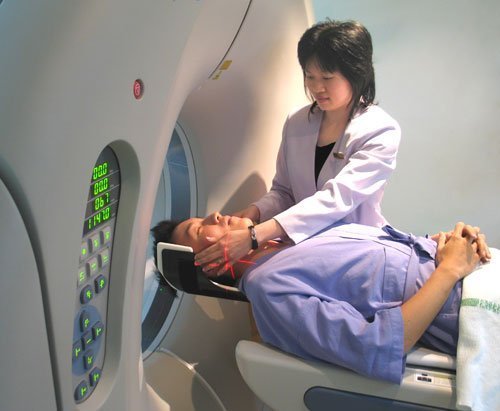 Chiêu mới: Bác sỹ gây áp lực tâm lý buộc bệnh nhân chụp chiếu