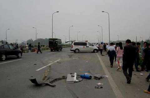 Hà Nội: Đưa bố về quê mai táng, con tử vong
