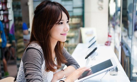 Người đẹp đua sắc cùng New iPad