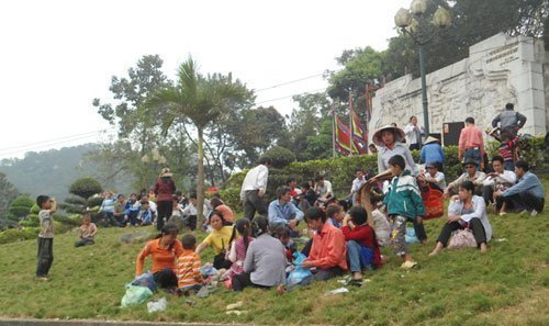 Hẹn hò, tẩm quất ở lễ hội giỗ tổ Hùng Vương