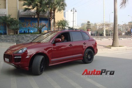 Tâm sự 'giản dị' của ông chủ siêu sim, siêu xe