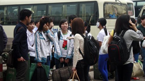 Tàu xe dịp Giỗ Tổ: Lại 'nhồi nhét'