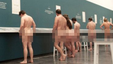 Khỏa thân đi xem bảo tàng ở Úc