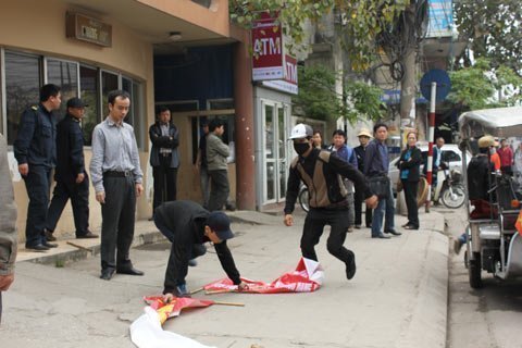 Viettracimex cử côn đồ tiếp “thượng đế”?