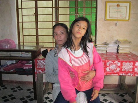 Cảnh khốn cùng của người mẹ suy tim nuôi 2 con tật nguyền