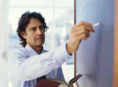 Một giáo sư được trả lương bao nhiêu?