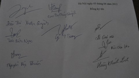 Sinh viên gửi đơn cầu cứu tới Bộ trưởng Giáo dục