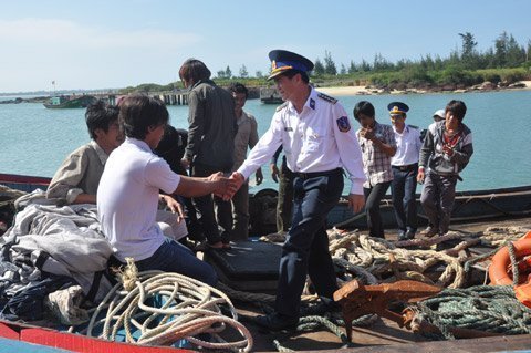 Ra Hoàng Sa cứu 11 ngư dân