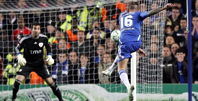 Thắng nghẹt thở, Chelsea hẹn Barca ở bán kết