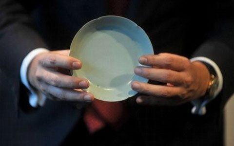 Giật mình chiếc bát sứ cổ giá 27 triệu USD