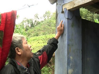 Nổ mìn lấy đá, phá nhà dân