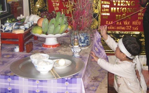 Bi đát cảnh cô giáo có chồng chết vì điện giật
