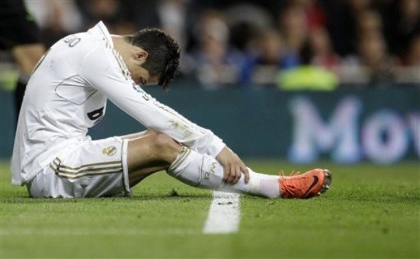 Ronaldo tịt ngòi, Real bị Valencia níu bước