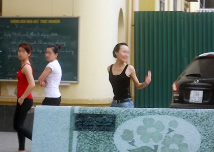 Nữ sinh Việt ngày càng sexy trên giảng đường