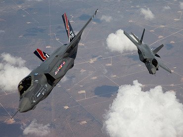 Anh bị 'móc túi' hàng chục tỉ đô vì siêu cơ Mỹ