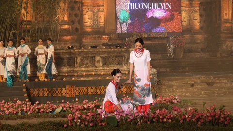 Ngọc Hân, Thùy Dung làm 