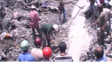 Sập cổng chào khu du lịch, 2 công nhân tử nạn