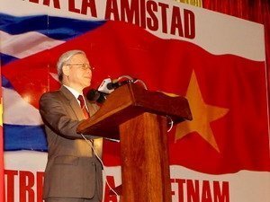 Tổng bí thư thăm, nói chuyện với trường đảng Cuba