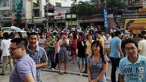 Dân nháo nhào sau rung chấn động đất 8,6 độ richter