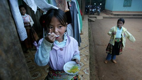 Bộ Giáo dục không để trò nghỉ học vì nghèo