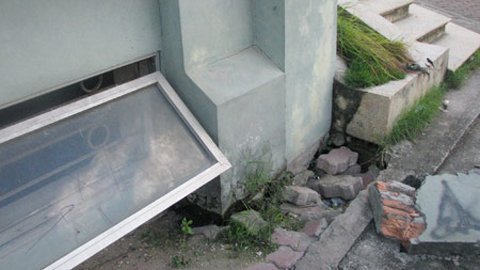 Nỗi buồn sau cuộc di dân lịch sử: Tái định cư đến... nhà dột nát