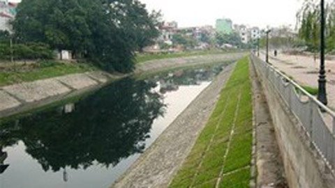 Đường công vụ dọc sông Tô Lịch: Chậm thi công do vướng GPMB