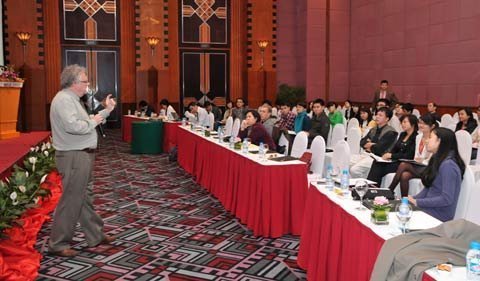 GS J.Baeyens tư vấn về chương trình cao học chuyên ngành Marketing