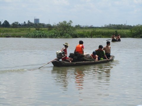 Nóng trong ngày: Lật đò, 3 bé chết thương tâm