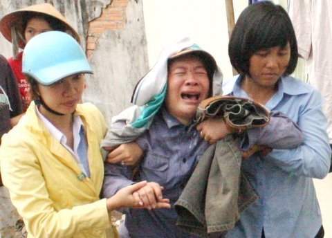 Nhói lòng ngày đại tang ở xóm chìm đò