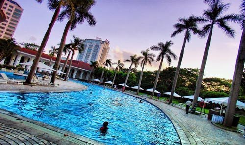 Khách sạn, resort: Việt xây Tây quản