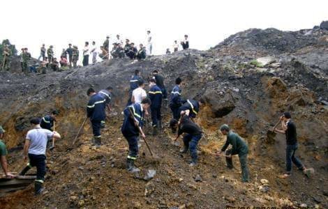 Vụ sạt lở đất, đào bới tìm kiếm 5 người mất tích